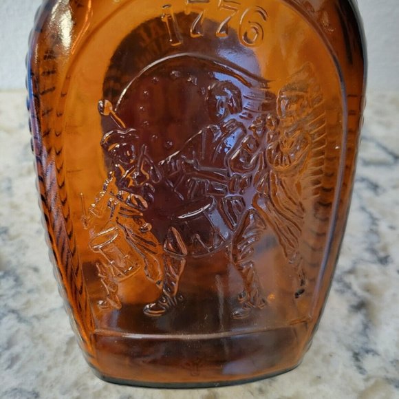 Vintage Log Cabin Syrup Amber Glass Bottle Bicentennial Flask - Flag/Drum/Fife - Picture 3 of 5